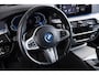 BMW 5-Serie Touring 530e xDrive Luxury Line - Panoramadak - Driving Assistant Professional - Soft-Close - BMW Laserlight - Comfort Access - Head up - Comfortstoelen - Massage stoelen - Stuurwielrand verwarmd -