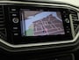 Volkswagen T-Roc 1.5TSI/150PK DSG · Navigatie · Parkeersensoren · Lane assist