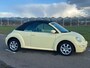 Volkswagen Beetle New Cabriolet 2.0 Highline (CREME KLEUR, AIRCO, STOELVERWARMING, CABRIO, GOED ONDERHOUDEN, NIEUWE APK!)