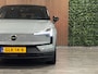 Volvo EX30 Single Motor Extended Range Ultra 69 kWh | 360° 3D Camera | Stoel en Stuurwielverwarming | Panoramadak | Harman Kardon | Elektrische voorstoelen | Adaptieve Cruise Control | Pilot Assist | BLIS Dode Hoek Detectie | Keyless Drive | Parkeersensoren voor+achter | 19 Inch | Privacy Glass | Google Infotainment | Elektrisch bedienbare achterklep | Electronic Climate Control 2-Zone | Indigo - Textiel / Nordico bekleding | Warmtepomp | Apple Carplay | Volvo On Call met mobiele App functie | Vapour Grey Metallic |