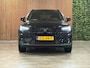 Volvo EX40 Single Motor Extended Range Ultra Black Ed. 82 kWh | Vol! | 95% SoH | Trekhaak | Schuifdak | 360° Camera | 100% SoH | Harman Kardon | Pixel LED koplampen meesturend | Adaptieve Cruise Control | Bestuurdersstoel elektrisch geheugen | Stoel en Stuurwielverwarming | 20 Inch | Passagiersstoel elektrisch | Microtech / alcantara bekleding met wit stiksel en bies | Zitting verlenging voorstoelen | Pilot Assist | BLIS Dode Hoek Detectie | Warmtepomp | Google Infotainment | Keyless Drive | Verlichtingspack 2 | Parkeersensoren voor+achter | Privacy Glass | Elektrisch bedienbare achterklep | Breedstralers in voorbumper | Draadloos telefoon opladen | DAB Radio | Apple Carplay/Android Auto | Volvo On Call met mobiele App functie | Onyx Black Metallic |