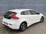 Volvo V40 T2 Nordic+ | Automaat | Navigatie | Cruise Control | High Performance Audio | Trekhaak | Stoelverwarming | LED Koplampen | Standkachel | Park Assist | Voorruit Verwarming | Climate Control | Volvo On Call