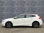 Volvo V40 T2 Nordic+ | Automaat | Navigatie | Cruise Control | High Performance Audio | Trekhaak | Stoelverwarming | LED Koplampen | Standkachel | Park Assist | Voorruit Verwarming | Climate Control | Volvo On Call