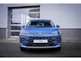 Volkswagen T-Roc Life First Edition | 'App-Connect' draadloze smartphone integratie | Automatische afstandsregeling (Adaptive Cruise Control) | Buitenspiegels elektrisch instel-, verwarm- en inklapbaar
