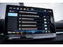 Volkswagen T-Roc Life First Edition | 'App-Connect' draadloze smartphone integratie | Automatische afstandsregeling (Adaptive Cruise Control) | Buitenspiegels elektrisch instel-, verwarm- en inklapbaar