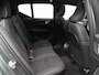 Volvo XC40 2.0 B4 Plus Dark / Panoramadak / Nubuck Bekleding / Harman Kardon / Elektrische Stoelen / BLIS / Stoel+Stuurverwarming /