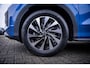 Volkswagen T-Roc Life First Edition | 'App-Connect' draadloze smartphone integratie | Automatische afstandsregeling (Adaptive Cruise Control) | Buitenspiegels elektrisch instel-, verwarm- en inklapbaar