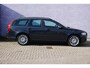 Volvo V50 2.0 Sport | 12 mnd BOVAG garantie | Trekhaak | Climate control | High Performance Audio | 17"lm velgen | automatisch dimmende binnenspiegel | Regensensor | Bluetooth | Dakrails |