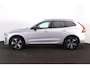 Volvo XC60 T6 Recharge AWD Plus Dark - Panorama/schuifdak - IntelliSafe Assist & Surround - Harman/Kardon audio - Adaptieve LED koplampen - Verwarmde voorstoelen, stuur & achterbank - Parkeersensoren voor & achter - Elektr. bedienb. voorstoelen met geheugen - Draadloze tel. lader - Standkachel - Extra getint glas - 19' LMV