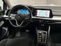 Volkswagen Golf 1.5 eTSI Sport Automaat (APPLE CARPLAY, 4 CILINDER, GROOT NAVI, STUUR/STOELVERWARMING, CAMERA, SPORTSTOELEN, KEYLESS, PARKEERSENSOREN, NIEUWSTAAT)