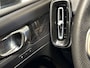 Volvo XC40 2.0 B4 R-Design 197Pk Automaat (APPLE CARPLAY, GROOT NAVI, LEDER/ALCANTARA, HARMAN/KARDON, MEMORY SEATS, CAMERA, GETINT GLAS, ELEK ACHTERKLEP, NIEUWSTAAT)
