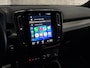 Volvo XC40 2.0 B4 R-Design 197Pk Automaat (APPLE CARPLAY, GROOT NAVI, LEDER/ALCANTARA, HARMAN/KARDON, MEMORY SEATS, CAMERA, GETINT GLAS, ELEK ACHTERKLEP, NIEUWSTAAT)