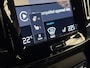 Volvo XC40 2.0 B4 R-Design 197Pk Automaat (APPLE CARPLAY, GROOT NAVI, LEDER/ALCANTARA, HARMAN/KARDON, MEMORY SEATS, CAMERA, GETINT GLAS, ELEK ACHTERKLEP, NIEUWSTAAT)