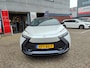 Toyota C-HR / C-HR+ 2.0 HYBRID 200 DYNAMIC BI-TONE STOEL/STUURVERW KEYLESS 18'' LM-VELGEN NAVI APPLE/ANDROID BLIND SPOT CAMERA PARK-SENSOREN PRIVACY GLASS