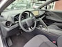 Toyota C-HR / C-HR+ 2.0 HYBRID 200 DYNAMIC BI-TONE STOEL/STUURVERW KEYLESS 18'' LM-VELGEN NAVI APPLE/ANDROID BLIND SPOT CAMERA PARK-SENSOREN PRIVACY GLASS