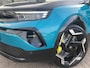 Opel Mokka-e Electric 54 kWh 281pk GSE | Unieke uitvoering | Alcantara sportstoelen | 20" Lichtmetalen velgen |  | Sperdifferentieel | Alcon remschijven met gele remklauwen | Navigatie | Stoel- en Stuurverwarming | Camera | Adapt. Cruise control | Zwart dak en motorkap