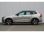 Volvo XC60 T6 Plug-in hybrid AWD Plus Dark | Trekhaak | 360 graden camera | Verwarmbare voorstoelen, achterbank en stuurwiel | Adaptieve cruise control & Pilot Assist | Apple carplay/Android auto | 19 inch Lichtmetalen velgen