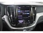 Volvo XC60 T6 Plug-in hybrid AWD Plus Dark | Trekhaak | 360 graden camera | Verwarmbare voorstoelen, achterbank en stuurwiel | Adaptieve cruise control & Pilot Assist | Apple carplay/Android auto | 19 inch Lichtmetalen velgen
