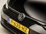Volkswagen Golf 1.0 TSI Sportline (APPLE CARPLAY, GROOT NAVI, SFEERVERLICHTING, KEYLESS, GETINT GLAS, SPORTSTOELEN, PARKEERSENSOREN, LM VELGEN, ADAPTIVE CRUISE, NIEUWSTAAT)