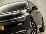 Volkswagen Golf 1.0 TSI Sportline (APPLE CARPLAY, GROOT NAVI, SFEERVERLICHTING, KEYLESS, GETINT GLAS, SPORTSTOELEN, PARKEERSENSOREN, LM VELGEN, ADAPTIVE CRUISE, NIEUWSTAAT)