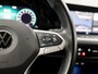 Volkswagen Golf 1.0 TSI Sportline (APPLE CARPLAY, GROOT NAVI, SFEERVERLICHTING, KEYLESS, GETINT GLAS, SPORTSTOELEN, PARKEERSENSOREN, LM VELGEN, ADAPTIVE CRUISE, NIEUWSTAAT)