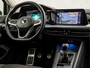 Volkswagen Golf 1.0 TSI Sportline (APPLE CARPLAY, GROOT NAVI, SFEERVERLICHTING, KEYLESS, GETINT GLAS, SPORTSTOELEN, PARKEERSENSOREN, LM VELGEN, ADAPTIVE CRUISE, NIEUWSTAAT)