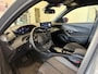 Peugeot 2008 1.2 Hybrid 136 Allure | Stoelverwarming | Camera V+A | Ad. Cruise control | PDC V+A | DAB | Apple carplay |