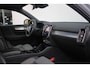 Volvo XC40 B4 Plus Dark | Trekhaak | Verwarmbare voorstoelen en stuurwiel | Premium audio by Harman Kardon | Adaptieve cruise control | Verwarmbare voorruit | Keyless | Adaptive cruise control & Pilot Assist |