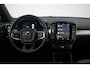Volvo XC40 B4 Plus Dark | Trekhaak | Verwarmbare voorstoelen en stuurwiel | Premium audio by Harman Kardon | Adaptieve cruise control | Verwarmbare voorruit | Keyless | Adaptive cruise control & Pilot Assist |