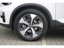 Volvo XC40 B4 Plus Dark | Trekhaak | Verwarmbare voorstoelen en stuurwiel | Premium audio by Harman Kardon | Adaptieve cruise control | Verwarmbare voorruit | Keyless | Adaptive cruise control & Pilot Assist |