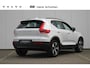 Volvo XC40 B4 Plus Dark | Trekhaak | Verwarmbare voorstoelen en stuurwiel | Premium audio by Harman Kardon | Adaptieve cruise control | Verwarmbare voorruit | Keyless | Adaptive cruise control & Pilot Assist |