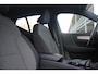 Volvo XC40 B4 Plus Dark | Trekhaak | Verwarmbare voorstoelen en stuurwiel | Premium audio by Harman Kardon | Adaptieve cruise control | Verwarmbare voorruit | Keyless | Adaptive cruise control & Pilot Assist |