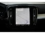 Volvo XC40 B4 Plus Dark | Trekhaak | Verwarmbare voorstoelen en stuurwiel | Premium audio by Harman Kardon | Adaptieve cruise control | Verwarmbare voorruit | Keyless | Adaptive cruise control & Pilot Assist |