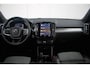 Volvo XC40 B4 Plus Dark | Trekhaak | Verwarmbare voorstoelen en stuurwiel | Premium audio by Harman Kardon | Adaptieve cruise control | Verwarmbare voorruit | Keyless | Adaptive cruise control & Pilot Assist |