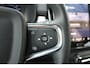 Volvo XC40 B4 Plus Dark | Trekhaak | Verwarmbare voorstoelen en stuurwiel | Premium audio by Harman Kardon | Adaptieve cruise control | Verwarmbare voorruit | Keyless | Adaptive cruise control & Pilot Assist |