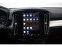 Volvo XC40 B4 Plus Dark | Trekhaak | Verwarmbare voorstoelen en stuurwiel | Premium audio by Harman Kardon | Adaptieve cruise control | Verwarmbare voorruit | Keyless | Adaptive cruise control & Pilot Assist |