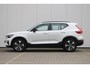 Volvo XC40 B4 Plus Dark | Trekhaak | Verwarmbare voorstoelen en stuurwiel | Premium audio by Harman Kardon | Adaptieve cruise control | Verwarmbare voorruit | Keyless | Adaptive cruise control & Pilot Assist |