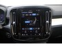 Volvo XC40 B4 Plus Dark | Trekhaak | Verwarmbare voorstoelen en stuurwiel | Premium audio by Harman Kardon | Adaptieve cruise control | Verwarmbare voorruit | Keyless | Adaptive cruise control & Pilot Assist |