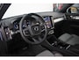 Volvo XC40 B4 Plus Dark | Trekhaak | Verwarmbare voorstoelen en stuurwiel | Premium audio by Harman Kardon | Adaptieve cruise control | Verwarmbare voorruit | Keyless | Adaptive cruise control & Pilot Assist |
