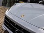 Porsche Cayenne Coupé 3.0 E-Hybrid | SPORTDESIGN | SPORTCHRONO | SPORTEINDPIJPEN | PASM LUCHTVERING | BOSE | PANORAMADAK | STOELVENTILATIE | 360 CAMERA | ADAPTIVE CRUISE CONTROL | KEYLESS ENTRY | PDLS + | ARCTIC GRAU | 21 INCH TURBO DESIGN | 18-WEG STOELEN |