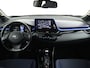 Toyota C-HR / C-HR+ 1.8 Hybrid Bi-Tone | Dealer Onderhouden | JBL | Dodehoek detectie | Parkeersensoren voor+achter met assistent | Navigatie | Stoelverwarming | Achteruitrijcamera | Cruise Control Adaptive |