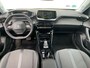 Peugeot 2008 1.2 PureTech Allure Pack Airco | AppleCarplay/ Android Auto | Camera | Cruise Control | DAB | LED | LMV 17" | PDC Achter |
