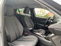 Peugeot 2008 1.2 PureTech Allure Pack Airco | AppleCarplay/ Android Auto | Camera | Cruise Control | DAB | LED | LMV 17" | PDC Achter |