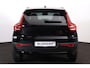 Volvo XC40 B3 Plus Black Edition - Panorama/schuifdak - IntelliSafe Assist & Surround - 360º Camera - Harman/Kardon audio - Verwarmde voorstoelen & stuur - Parkeersensoren voor & achter - Elektr. bedienb. voorstoelen met geheugen links - Draadloze tel. lader - Extra getint glas - 20' LMV