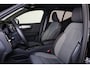 Volvo XC40 B3 Plus Black Edition - Panorama/schuifdak - IntelliSafe Assist & Surround - 360º Camera - Harman/Kardon audio - Verwarmde voorstoelen & stuur - Parkeersensoren voor & achter - Elektr. bedienb. voorstoelen met geheugen links - Draadloze tel. lader - Extra getint glas - 20' LMV