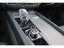 Volvo XC60 T6 Recharge AWD Ultra Black Edition - Luchtvering - Panorama/schuifdak - IntelliSafe Assist & Surround - 360º Camera - Bowers & Wilkins audio - Adaptieve LED koplampen - Verwarmde voorstoelen, stuur & achterbank - Parkeersensoren voor & achter - Elektr. bedienb. voorstoelen met geheugen - Geventileerde voorstoelen - Head up display - Draadloze tel. lader - Extra getint glas - 21' LMV