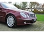 Mercedes-Benz E-klasse 500 Elegance V8 AUTOMAAT | Als nieuw en met volledige historie | Massagestoelen | Adaptieve Cruise-Control | Luchtvering | Climate Control | Schuifdak | Xenon | VOL VOL OPTIE S NIEUWSTAAT