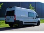 Fiat Ducato 3.5T L3H2 47 kWh met Snellaad functie |Navigatie |Climate Control |Achteruitrijcamera |LED |DAB+ |Airbags voor en zijkant |Nieuwstaat |Expeditie grijs |Laadruimte volledig bekleed | VOL VOL OPTIE S