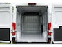 Peugeot Boxer 335 2.2 BlueHDi 140 L3H2 Premium Nieuw |140 pk |Carplay |Camera |Cruise |Bluetooth |3500 KG |Direct leverbaar |EURO6D |BPM voordeel!