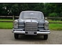 Mercedes-Benz 200-Serie 200-serie 230 S |Heckflosse |18.321 kilometer origineel !!! | Ongerestaureerd | Zo goed als nieuwstaat |6 cilinder |Michelin classic banden |Graphit Grau |ZEER ZELDZAAM in deze onberispelijke conditie | Orgineel chromewerk van 300 serie was optie destijds